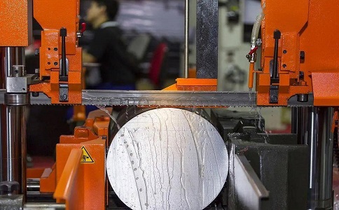藤县立式金属带锯床切削出现跑带故障解决方法！